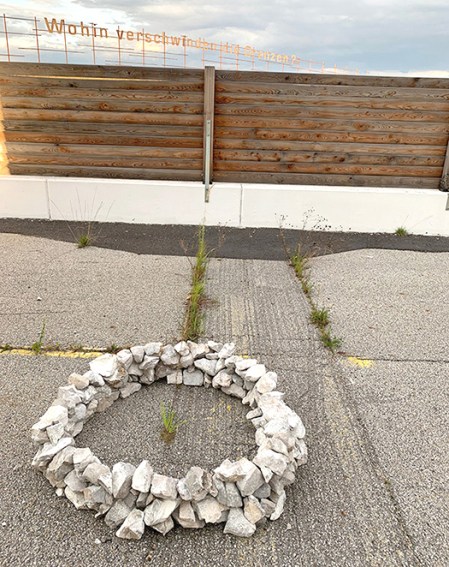 KÖRnö_bordersarevacillating_2019hannes zepetin_sabotinage2019_foto1_irisandraschekundhubertlobnig_s