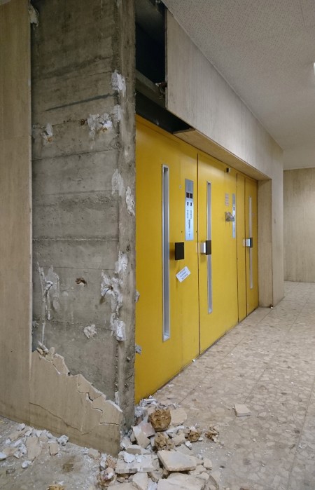 1_Andreas-Fogarasi_Stripping-Franz-Josef-Kai-51.s